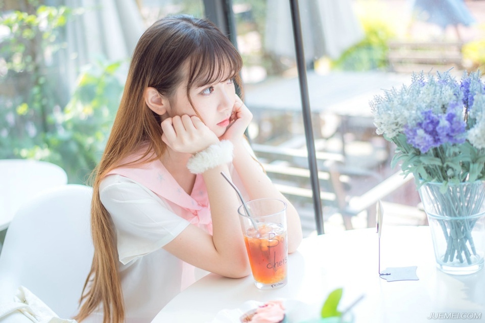 看人挑担不吃力：别人养父母，如何养都是不孝;都做的没自己好。